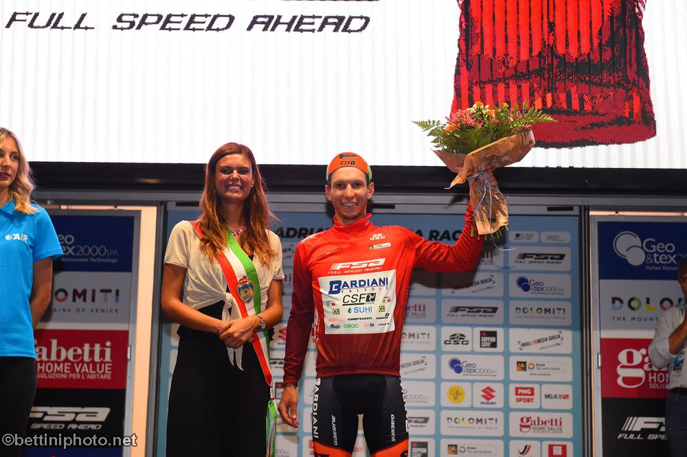 #AIR 🇮🇹 La prima tappa si conclude con la <a href="/Bardiani_CSF/">VF Group Bardiani-CSF Faizanè</a> sul podio grazie a <a href="/barbenry/">Enrico Barbin</a>, leader della classifica a punti 👏  Vittoria di tappa per Bauhaus

#GreenTeam 💪