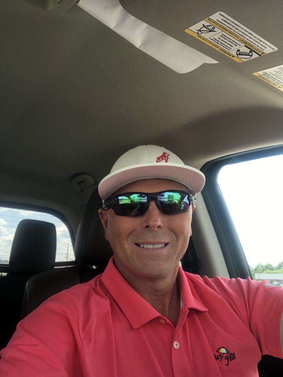 who wears flat bill hats