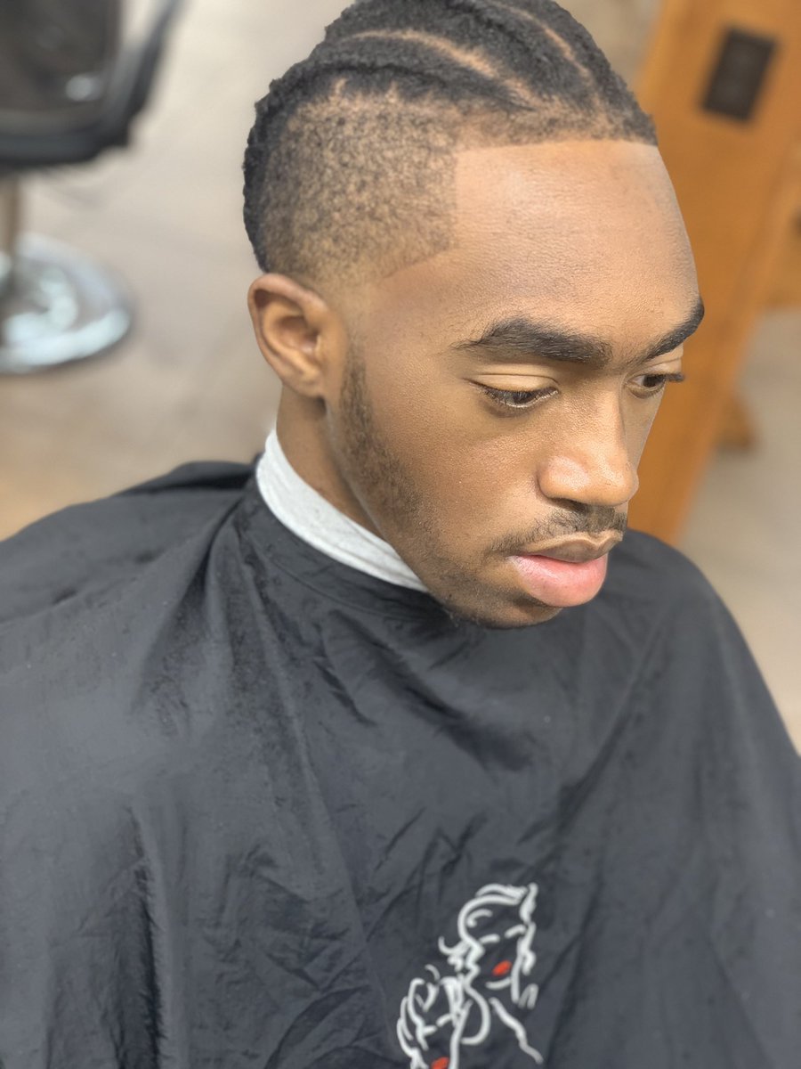 JalenThebarber's tweet photo. Small thread💈 (most pictures are on my Instagram: @ jalen_thebarber ) #mississibarber #starkvillebarber #WhosWhoAtMSU #hailstate18 #hailstate19 #hailstate23 https://t.co/CIu1RJUyvr