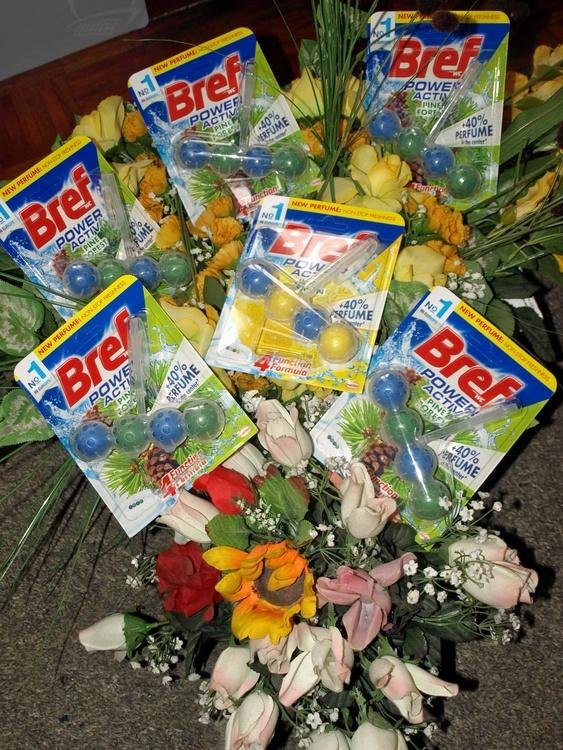 conejiloindias's tweet photo. Con #TestaClub de #TuCasaClub y @KuvutES he probado #BrefPowerActiv de #Bref de @henkeliberica .
#Bref es cesta para WC con:
🧼 Potente espuma limpiadora
🚫 Formula antical más potente
➕ Protección frente a la suciedad
👃 Olor ➕ duradero y agradable.
https://t.co/PxPITs94JH https://t.co/2luk0praA4