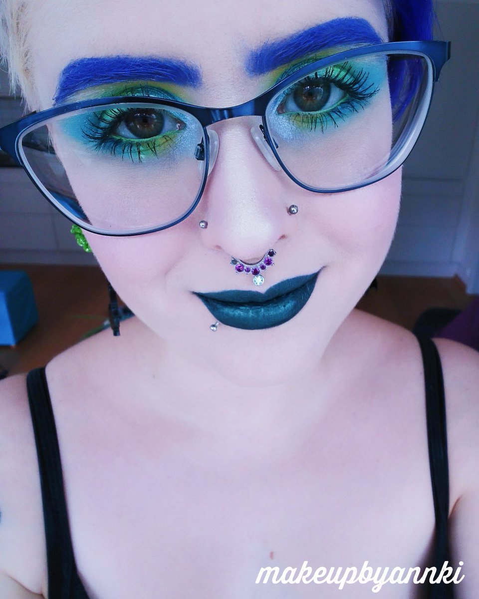 makeupbyannki's tweet photo. Todays #muotd โจ
๐ @lethalcosmetics
@MakeupRVLTN Cut Crease Canvas Halo
โจ @blackmooncosmetics
Glow Worm
๐ @lethalcosmetics Spectral
#makeupbyannki #brightmakeup #colourfulmakeup #lethalcosmetics #greenlips #greenmetalliclips #metalliclips #halfcutcrease #modifiedgirls https://t.co/dzapxXRL2L