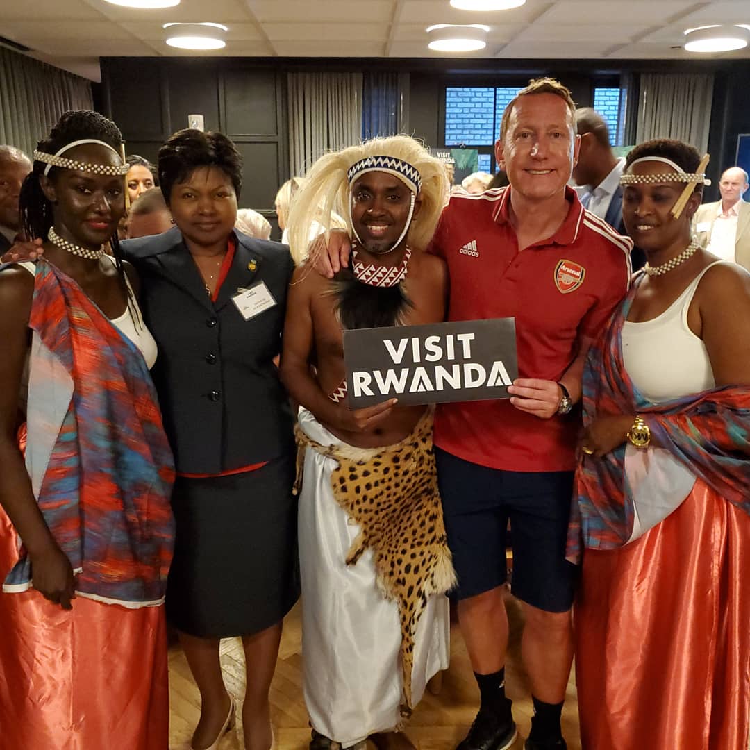 "I can't wait to visit Rwanda with my family and see everything the country has to offer, especially the mountain gorillas. Can we teach gorillas football? Could we start a team, have a kick around if I pass the ball to them?" - <a href="/realromfordpele/">Ray Parlour</a> on plans to #VisitRwanda 🦍⚽🇷🇼