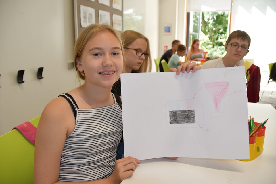 eurociu's tweet photo. TUESDAY In the evening we had great fun creating outfits for our fashion show from plastic bin bags. We were in completely mixed up groups. No one else from their country was with them insuring wonderful laughing #CochlearImplant Summer Camp #EuropeanFriendshipWeek https://t.co/HU9gbIatTA