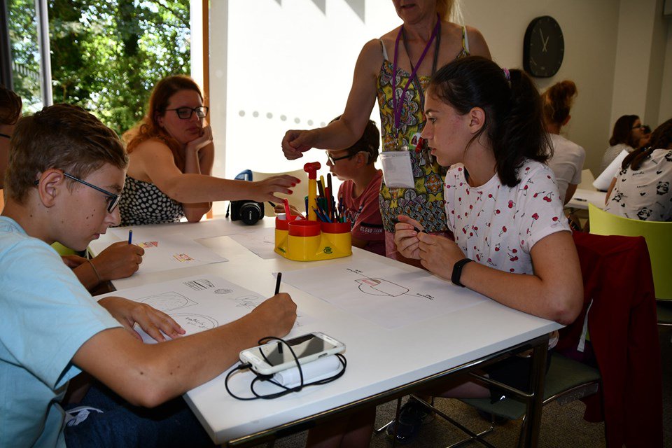eurociu's tweet photo. TUESDAY In the evening we had great fun creating outfits for our fashion show from plastic bin bags. We were in completely mixed up groups. No one else from their country was with them insuring wonderful laughing #CochlearImplant Summer Camp #EuropeanFriendshipWeek https://t.co/HU9gbIatTA