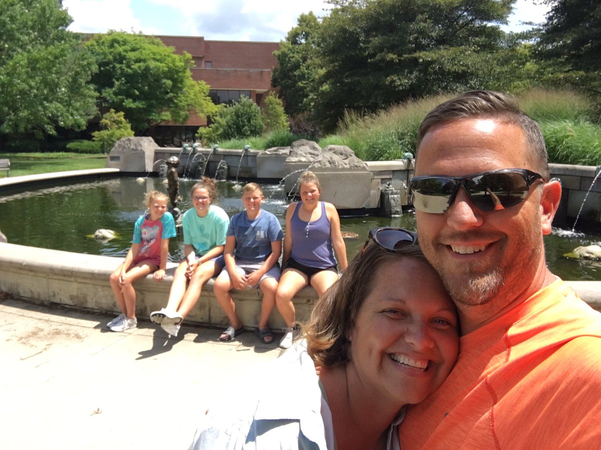 jschackow's tweet photo. Back in ‘01 I asked the love of my life to marry me at this spot. Judging by our crew in the second shot, I’d say #FrogBaby was pretty lucky for us. @BallState https://t.co/xAZn8i2Td3