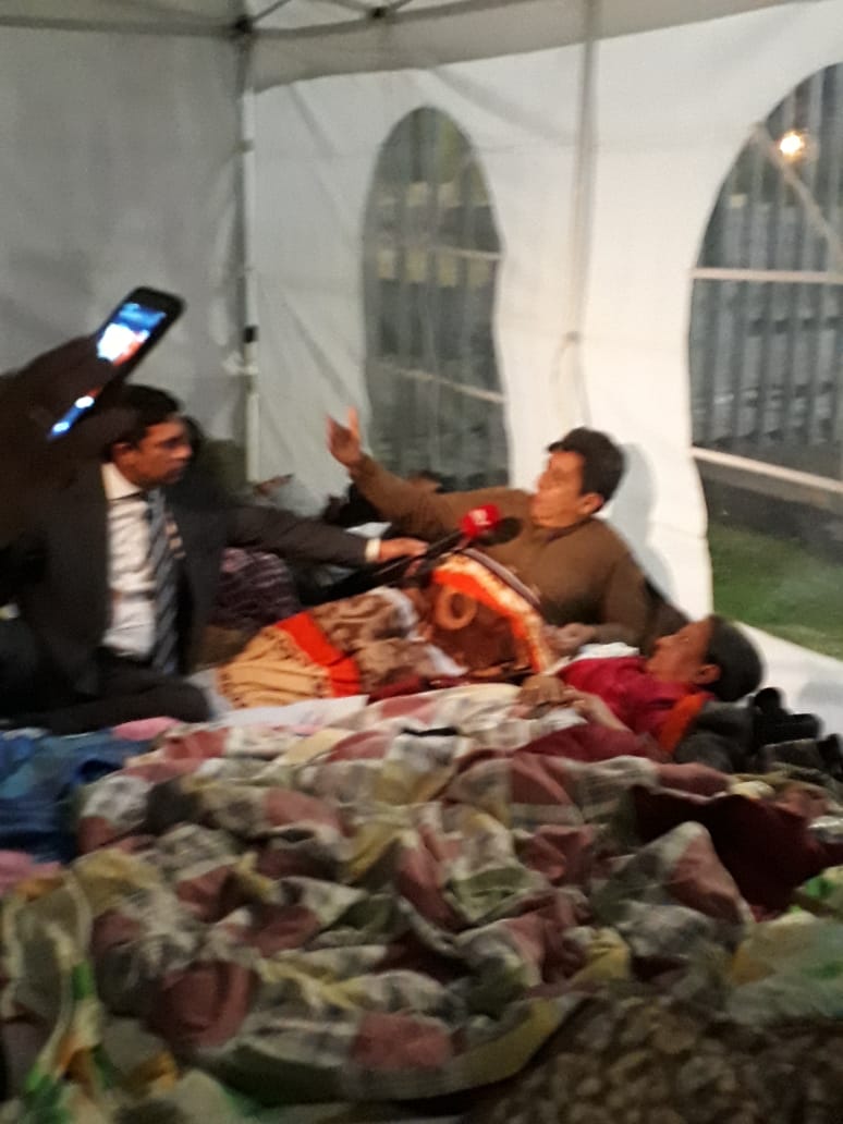 AzuayJubilados's tweet photo. Maestros jubilados nos encontramos nuevamente en Quito y hemos retomado la huelga de hambre por nuestros derechos.

Exigimos el pago en efectivo de la compensación jubilar y la validación de carpetas de jubilados 2017 - 2018 || @RichardM_A @Lenin  @tomebamba @goberazuay https://t.co/imsuwztx1f