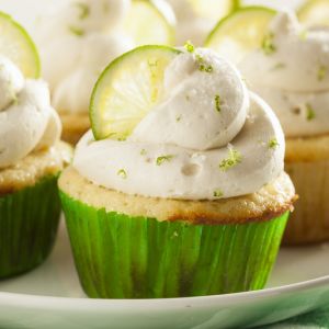 These tasty tequila lime cupcakes taste like a margarita! ow.ly/LM2o50v52T3