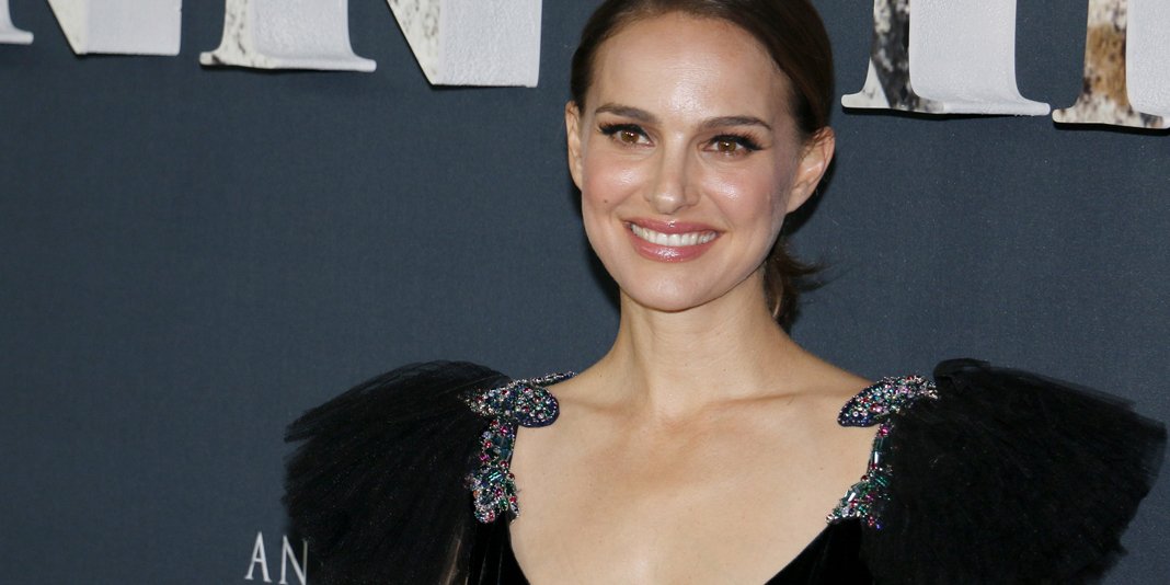 YouBeauty's tweet image. Natalie Portman Will Be Playing The First Female Thor And We Can&apos;t Wait: The rumors are true, Natalie Portman is going to playing the first onscreen female Thor!

The news was rel... Read more at youbeauty.com/?p=153314 #Celebs #homeslider #celeb #celebfeature