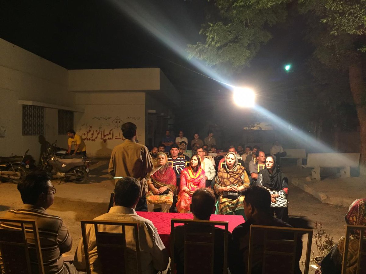 Addi_AM_'s tweet photo. اراکینِ رابطہ کمیٹی خالد سلطان بھاٸی، نعیم بھاٸی اور سی او سی ممبران @ImranAh17777249 بھاٸی اور اختر بھاٸی نے گلستان جوہر ٹاٶن کے بلدیاتی نماٸندوں اور یوسی ذمہ داران سے م��ٹنگ کی.
#MQMPakistan https://t.co/uslKF4hBok