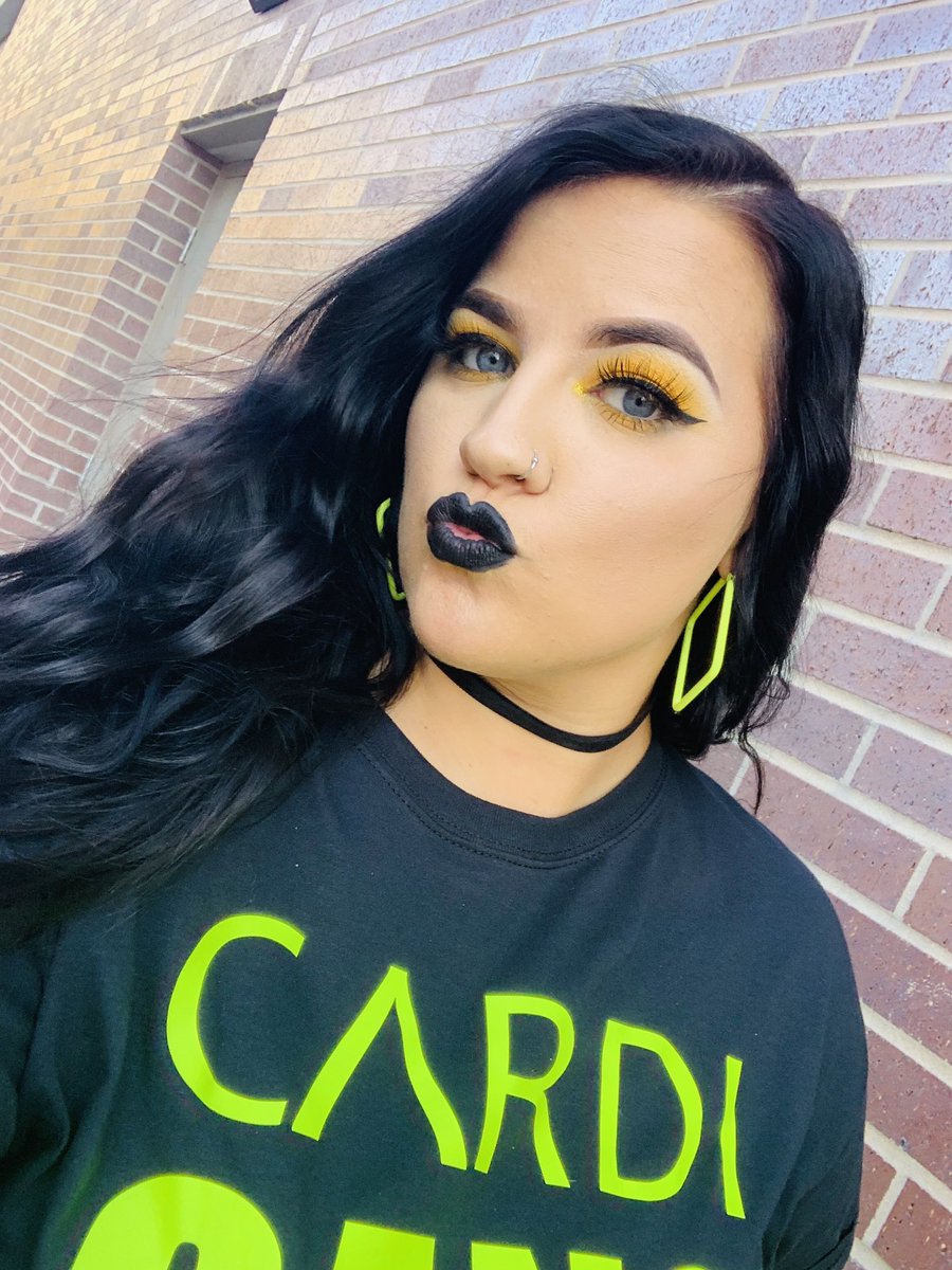 tayfishhhh's tweet photo. I’m his favorite type of chick
boujee, bad, and thic 🖤 https://t.co/f2hPo5UZvo