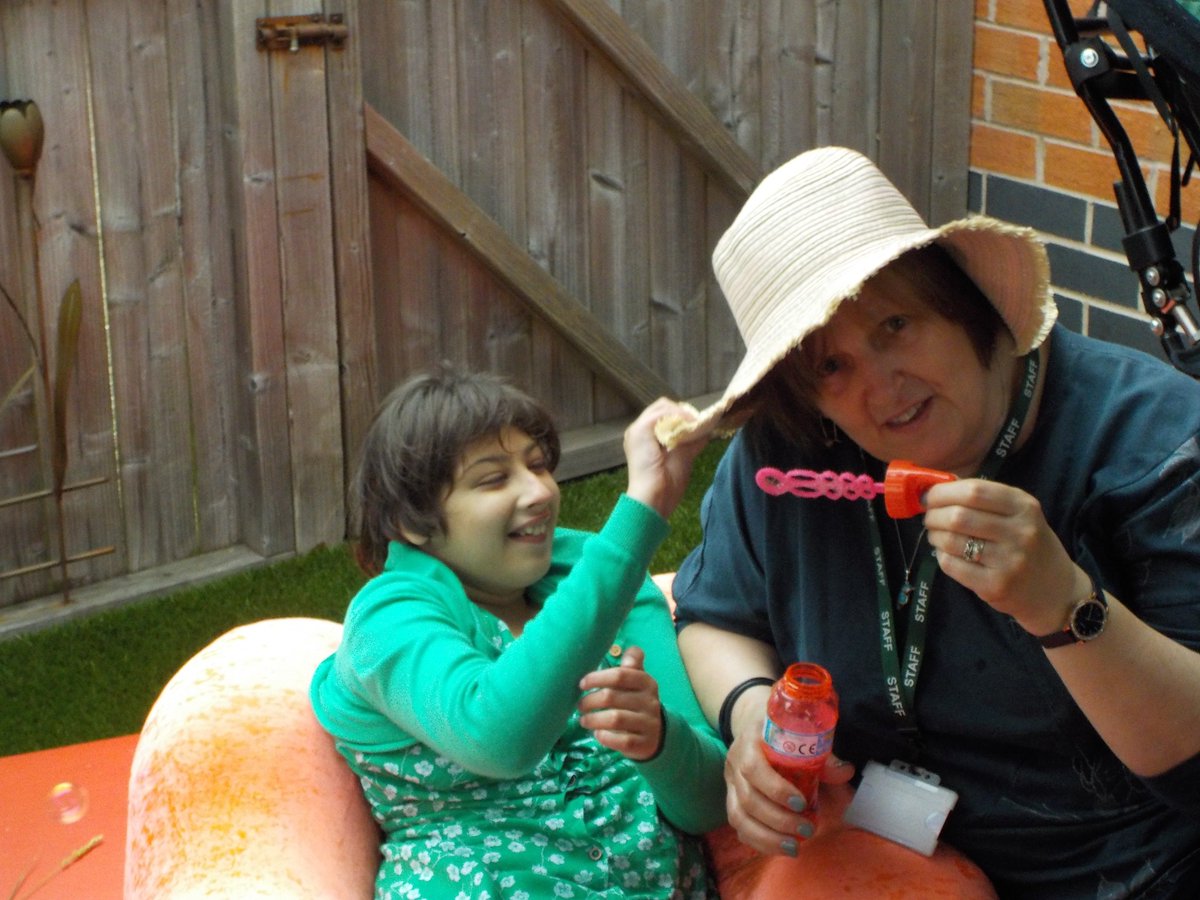 IvyHouseSchool's tweet photo. Kedleston also enjoyed using their senses to engage with the world around them and they demonstrated great skills in enquiry and communication! 😎👂👁️👃🖐️ #sensory #learning #community #visits https://t.co/r09t12N0IL