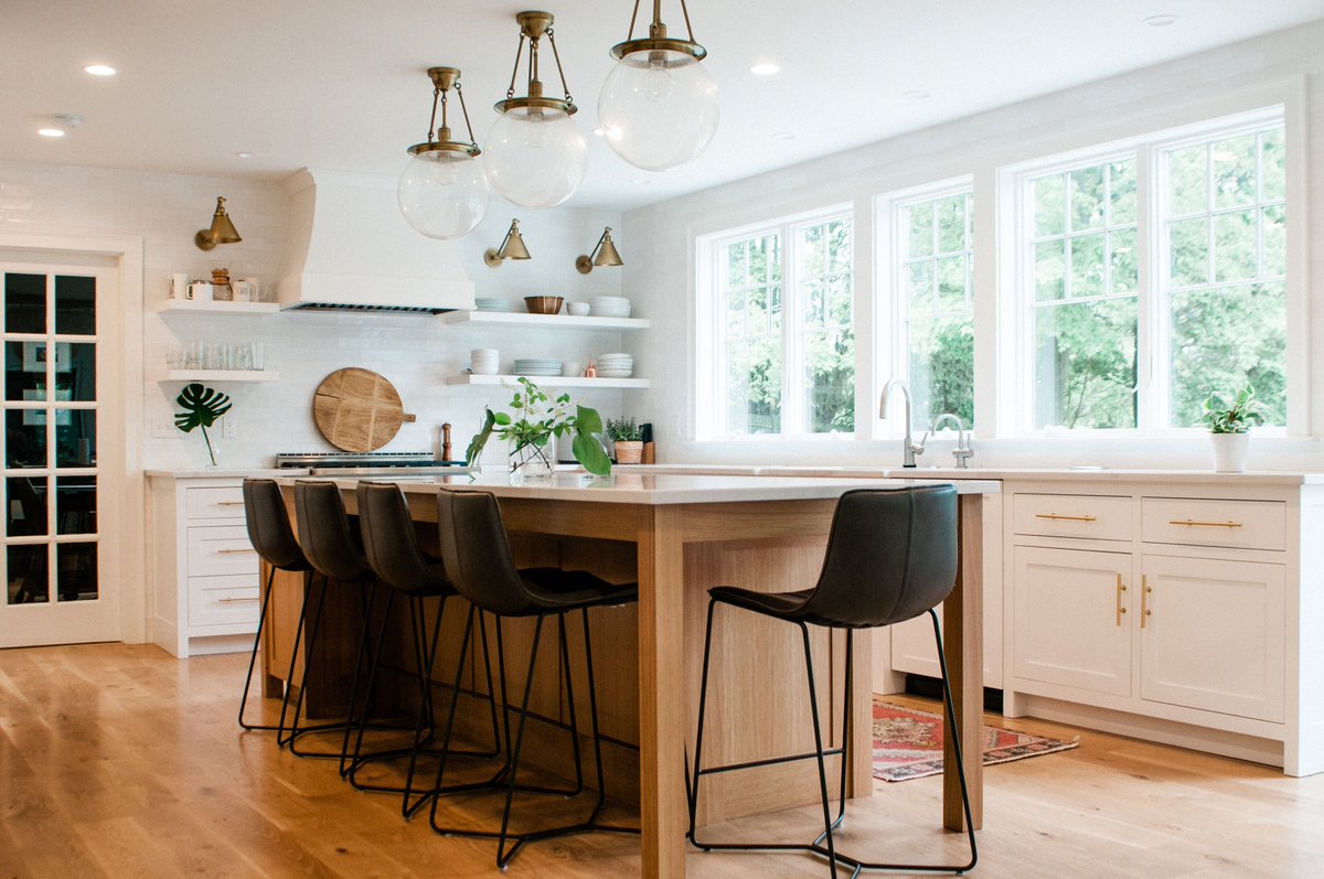 Let's meet at everyone's fave place to chat and nosh: the kitchen! Join us this Saturday at the #NewburyportKitchenTour -> ow.ly/O4od50vaCts