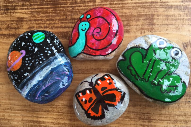 CreateIG's tweet image. Not your average game of hide and seek! Grab a stone with your child &amp;amp; paint a picture, decorate with stickers, or write an inspirational message for other travelers to find. Click on the link to read up on this travel trend. #KindnessRocks 
ilovepaintedrocks.com/2017/10/how-to…