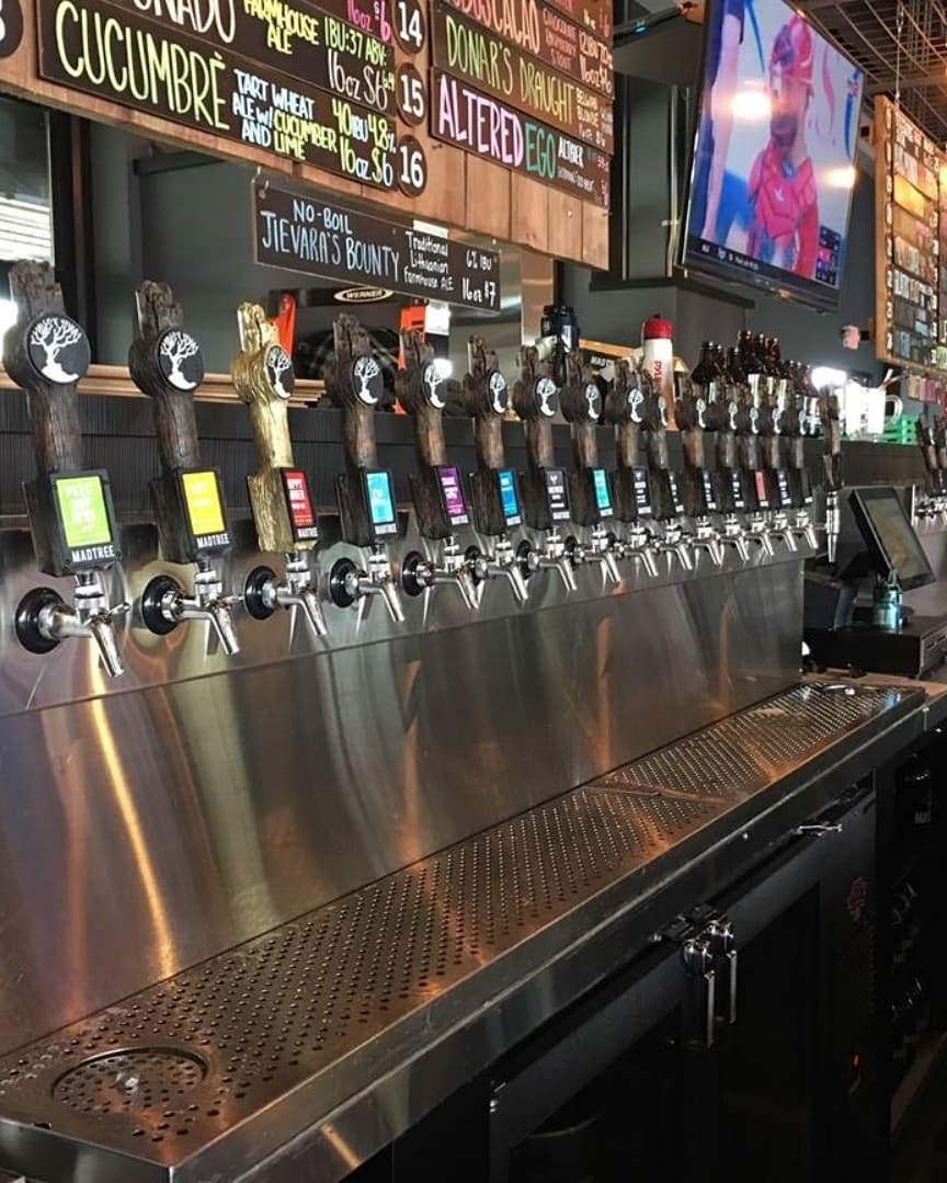 HankscraftAJS's tweet photo. It's not day drinking or skipping out of work to grab a drink when it's your job! Two of our sales reps stopped by one of our great customers for a brew!Congratulations to @MadTreeBrewing for being our HANDLE OF THE WEEK!!
#taphandle #taphandles #handleoftheweek #hankscraftajs https://t.co/OD3UBMBWMF