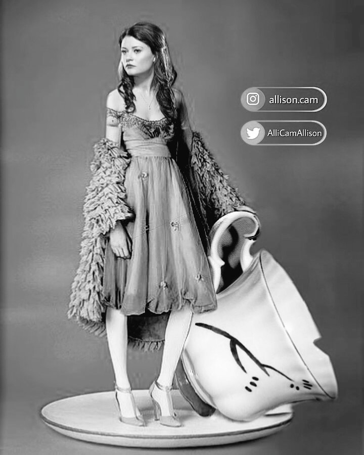 AlliCamAllison's tweet photo. Do you want a cup of tea? #Rumbelle #Beauty #Art #ChippedCup @emiliederavin https://t.co/ErRA4OF1CB