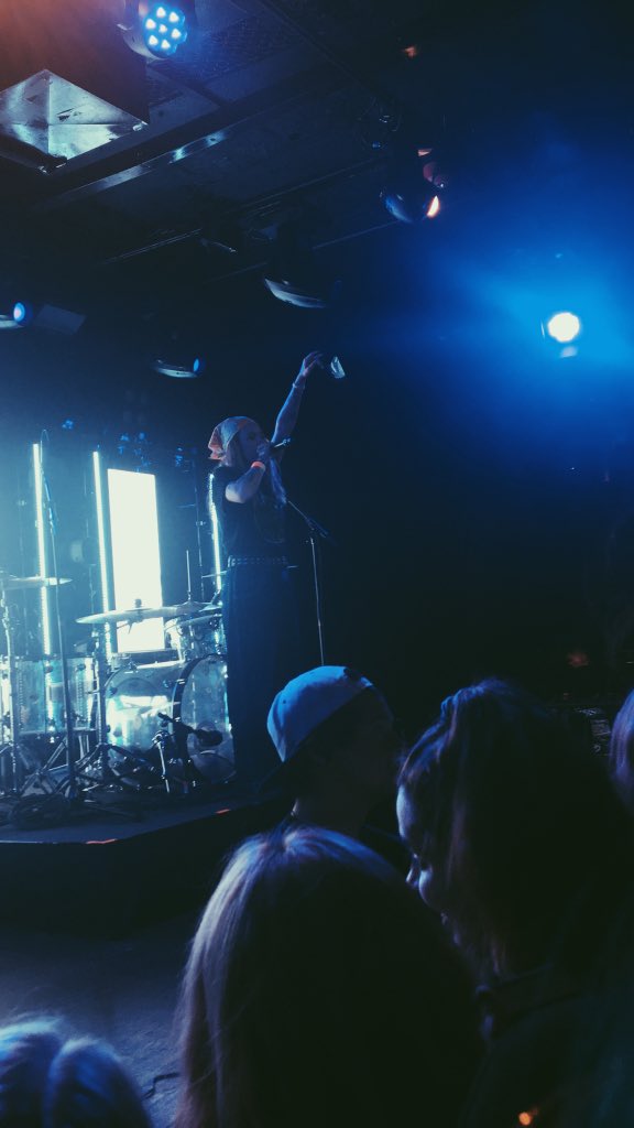 isano_a's tweet photo. @LaurenSanderson blew me away Monday🥵 #phasestour wish she would’ve seen my shirt tho🧞♀️ https://t.co/onLj0pERWh