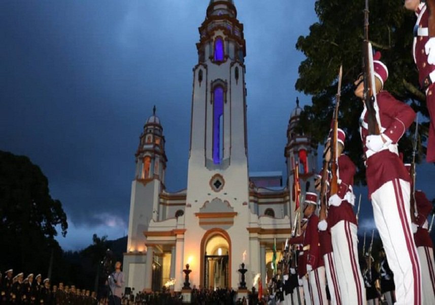 #NotiMippCI 📰🗞| Conmemoraron 236 años del Natalicio del Libertador.       Lea más  ⏩ bit.ly/2JQoqKB

#CampañaLibertadoraSimónBolívar