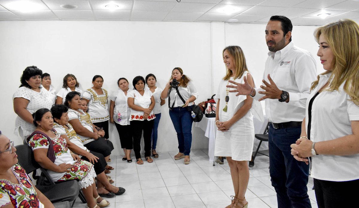 Alumnas de la #AcciónMóvilHecelchakán sostuvieron plática con la directora del #IMEC, Adriana Ortiz lanz y el director del #ICATCAM, quienes les refrendaron el compromiso de trabajar en conjunto para brindar mayores oportunidades de capacitación.
#ICATCAM #CapacitarParaCrecer