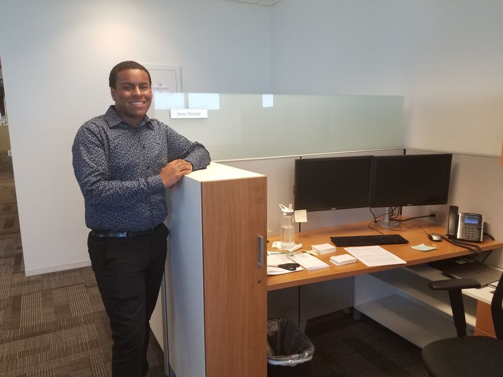 HolyTrinityChi's tweet photo. "I'm living my best life. I definitely didn't realize how fun an internship can be. It sheds some light into the insurance world, which is something I wasn't looking into, but now I am because I realized how great it is." Aaron Trinidad '20, intern at @RSG_insurance #HumansofHT https://t.co/kUaFPRQ40M