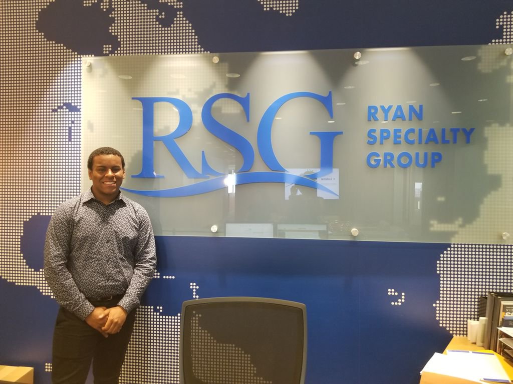 HolyTrinityChi's tweet photo. "I'm living my best life. I definitely didn't realize how fun an internship can be. It sheds some light into the insurance world, which is something I wasn't looking into, but now I am because I realized how great it is." Aaron Trinidad '20, intern at @RSG_insurance #HumansofHT https://t.co/kUaFPRQ40M