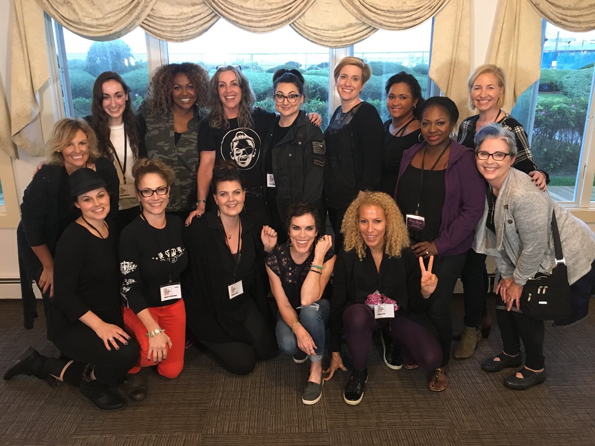 kettcosmetics's tweet photo. Who's going to the #Artistsummit ? WE ARE!
Get ready to feel some #KettLOVE xoxox
@ThePowderGroup
#education #motivation #inspiration #creation #collaboration #tribe #squad #community #artistslife #workhardplayhard https://t.co/kDj86zAjgD