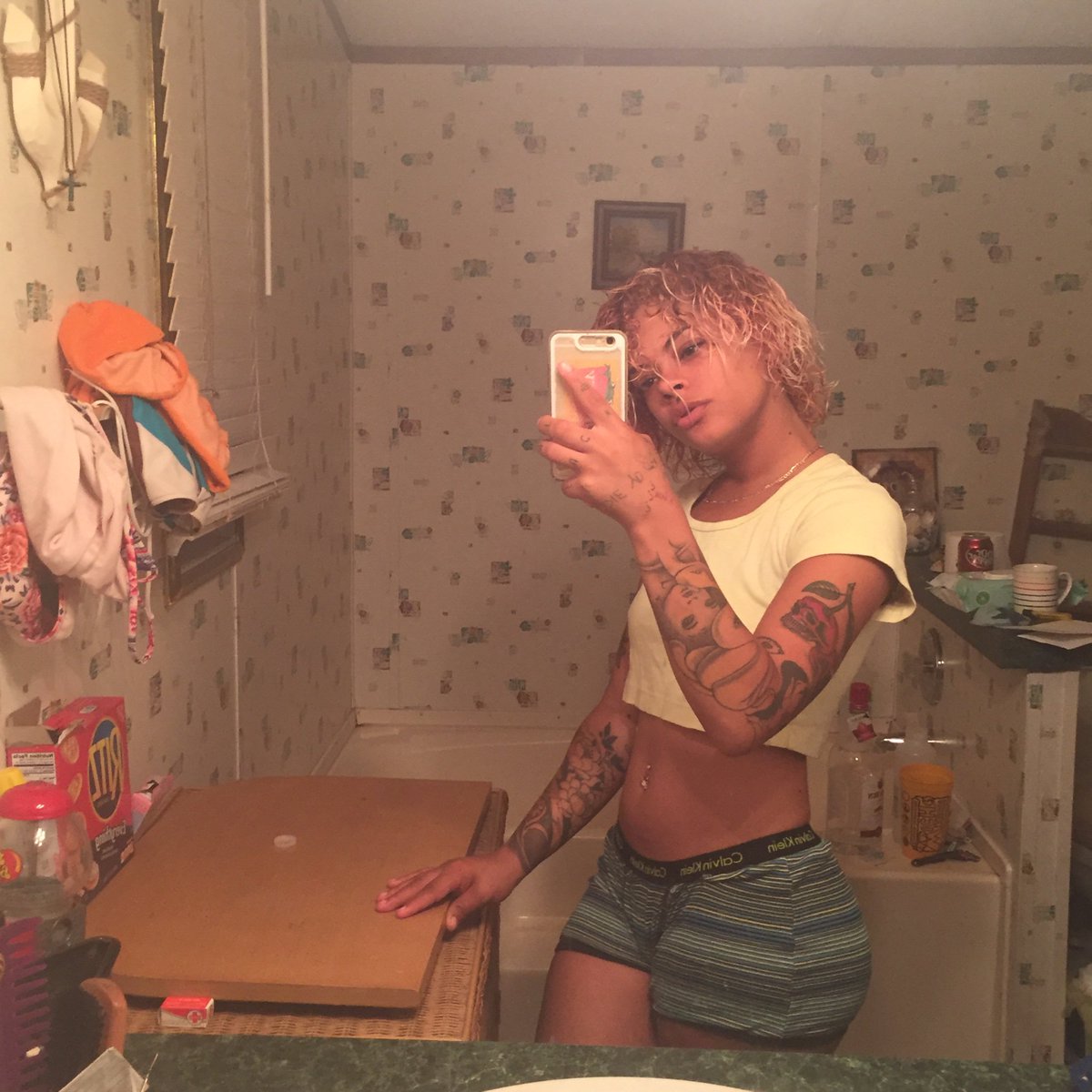 oddfully's tweet photo. update on my life: i been getting clean, goin on 2 months and 4 days!! im weighing the most ive ever weighed at 125 pounds :) https://t.co/vWXXsp180f