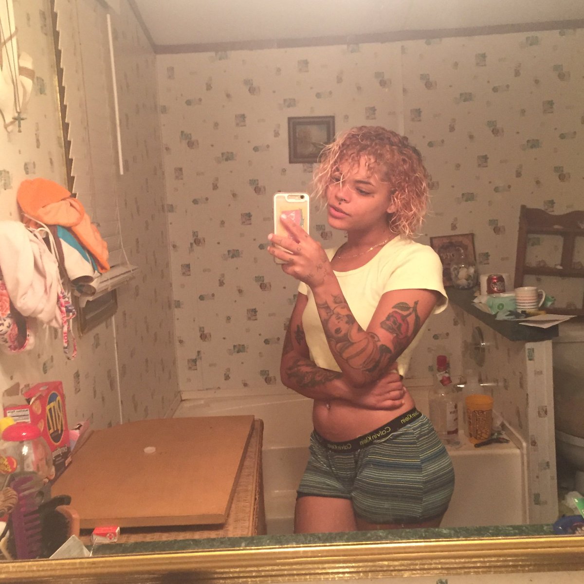 oddfully's tweet photo. update on my life: i been getting clean, goin on 2 months and 4 days!! im weighing the most ive ever weighed at 125 pounds :) https://t.co/vWXXsp180f