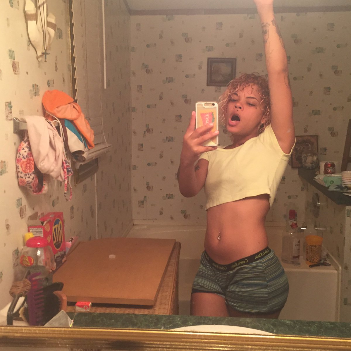 oddfully's tweet photo. update on my life: i been getting clean, goin on 2 months and 4 days!! im weighing the most ive ever weighed at 125 pounds :) https://t.co/vWXXsp180f