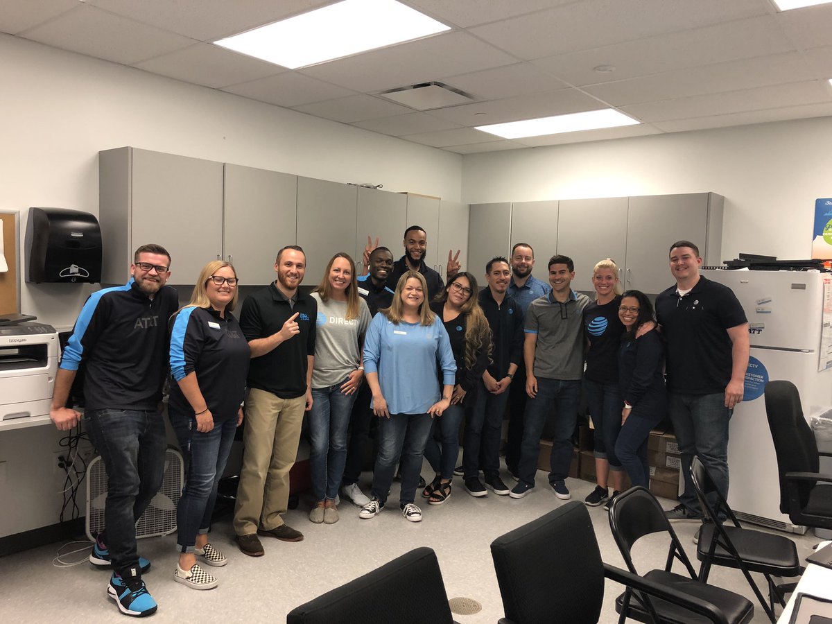 ProTechAndrew's tweet photo. A room full of leaders! Team @JoeSanMan is ready to become #BundleBeasts and master the art of #SimpleSetUp. Thanks for having me today, pleasure doing business as always. @joe_boxer44 @TomMonahan10 #connectedandprotected @CR_ProTech @ProTechCalle https://t.co/oHHgY7Wqtk