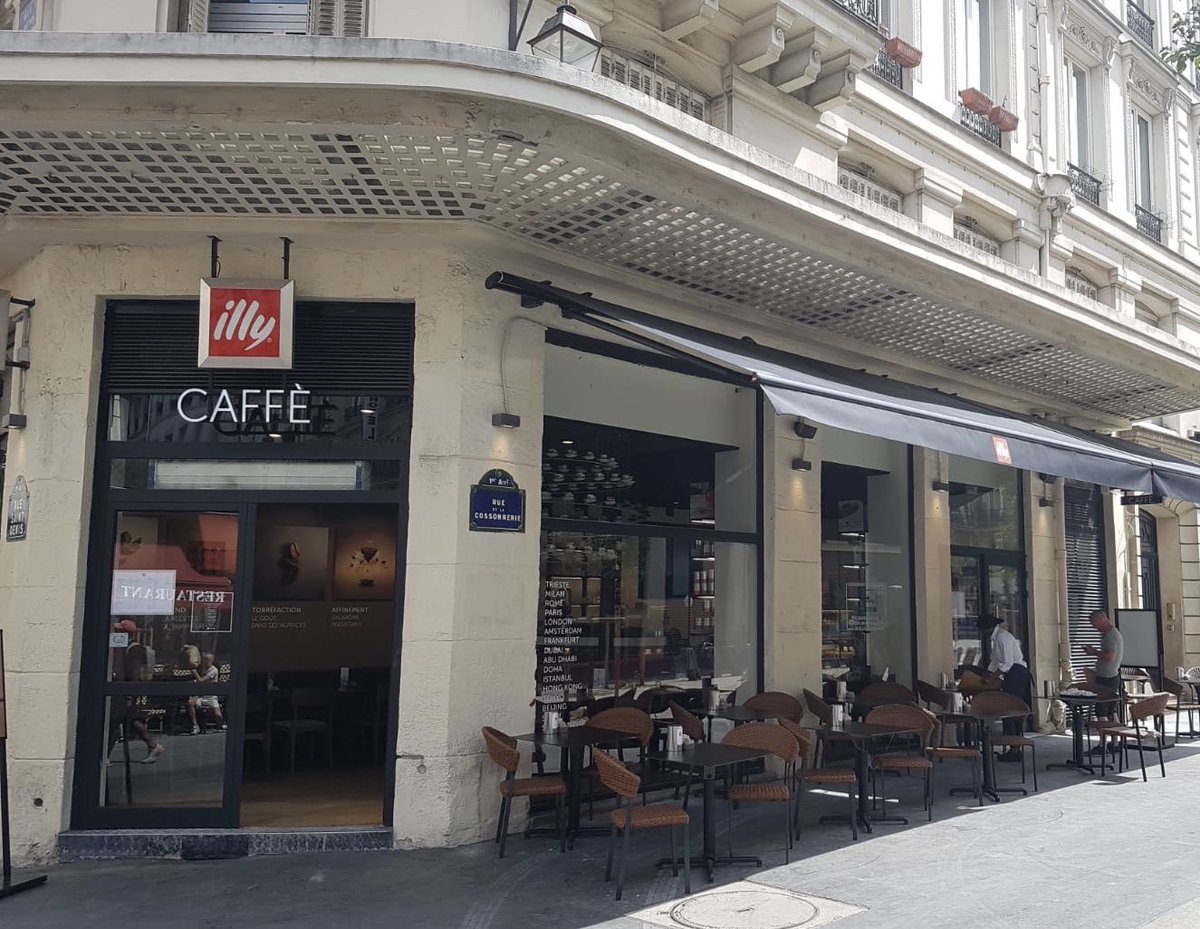 gyrobases's tweet photo. Gyrobases at @IllyCafe les Halles in Paris. The #Swoosetable base from Gyro is the most versatile self-stabiling and folding bases on the market. https://t.co/cnMvtLt96y