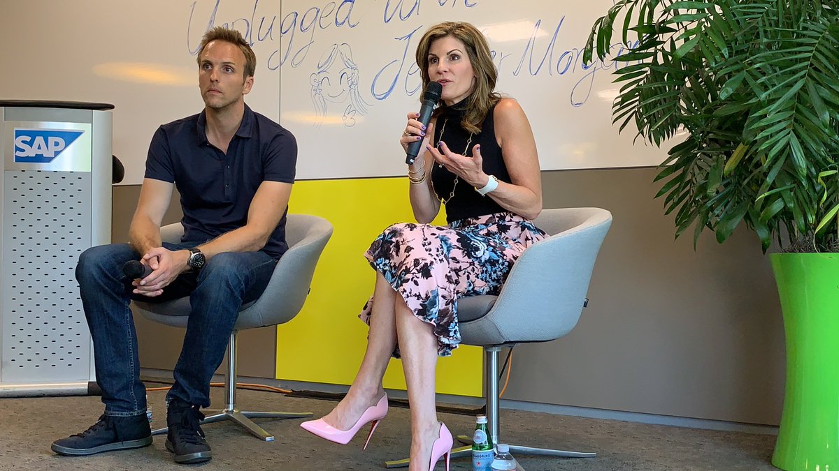 HouseGiles's tweet photo. Super day spending time with @SAPSalesCloud  &amp; @JenniferBMorgan discussing the future of Sales and Experience. Most important - time spent with so many of our talented team who work with relentless passion to deliver a beautiful service to thousands of customers #thanksrockstars https://t.co/DGaGdlSgIX