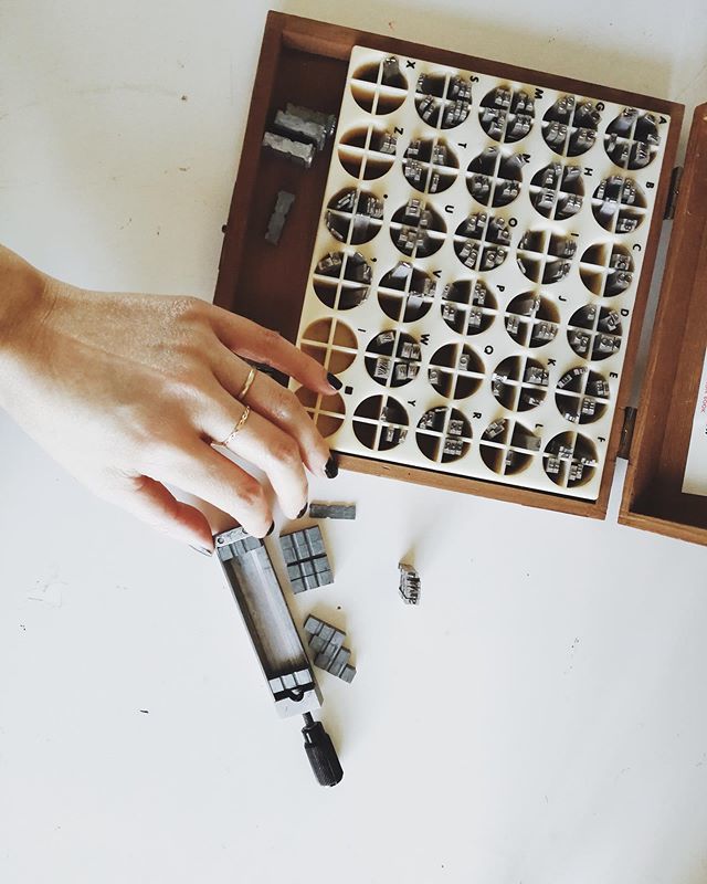 🚨Workshop Alert 🚨 We’re excited to be pairing with @snap_and_tumble for ANOTHER Hot Foil Stamping Stationery workshop on Sunday, August 11th! Learn how to set metal type and use a vintage Kingsley hot foil stamping machine to print custom stationery.… ift.tt/2MaCTm5