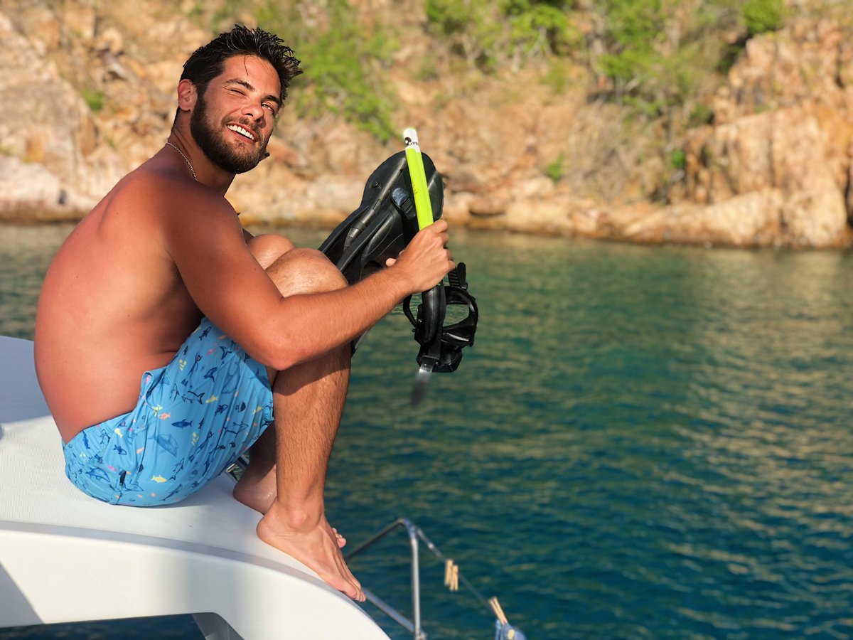 AndresWieseR's tweet photo. 1... 2... 3... Listo 💦☀️🐠🏝💙!!! #SnorkelingTime #ExploringCaves #Caribean #FunDay #SailInstagram #MakinMemories #MakinFriends #MakeItHappen #LiveItBeforeYouDie https://t.co/DZnjej9aXi