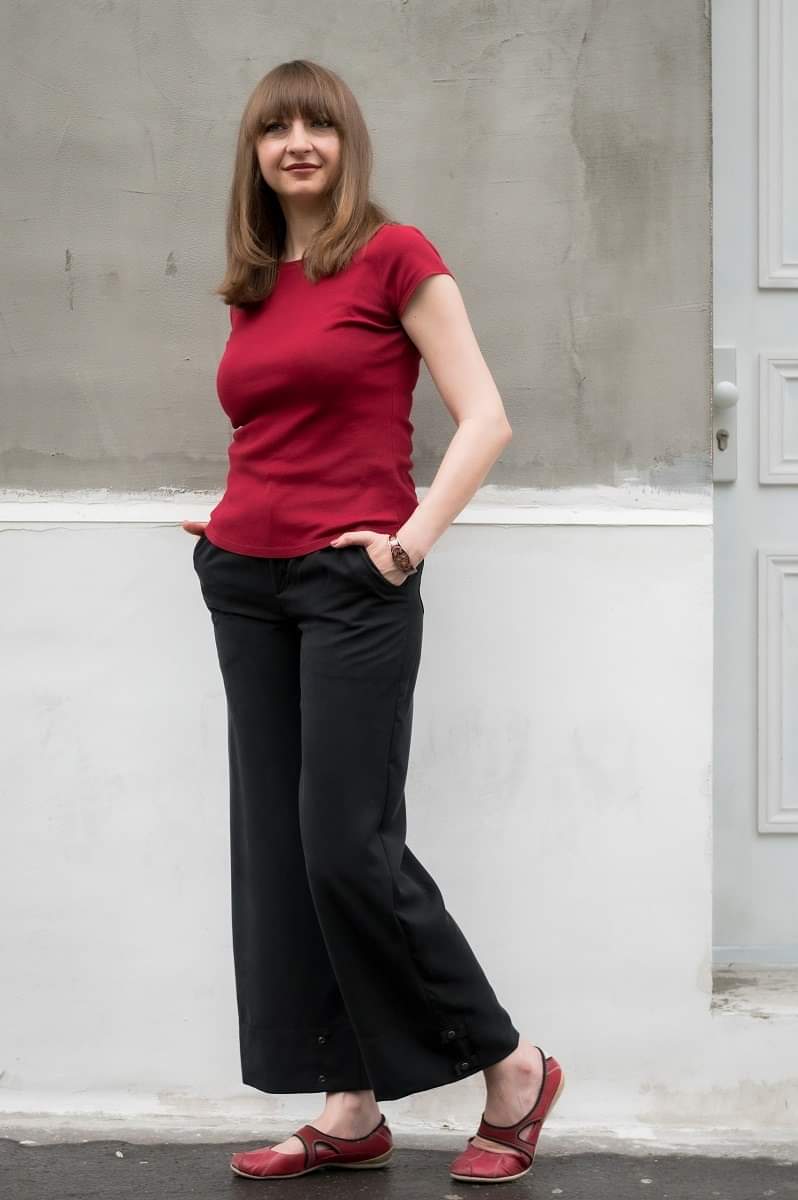 jettingaround's tweet photo. Ladies, how about a deal on #travel #fashion? The Tencel Travel Pant from @AnywhreApparel, to be exact. 🥰 Tencel is a plant-based fabric, soft and breathable. See more looks/colors and GET 10% OFF your order with the code JETTINGAROUND: https://t.co/UlFButes6R…. #ttot #JAchat https://t.co/tdy35sNC9u
