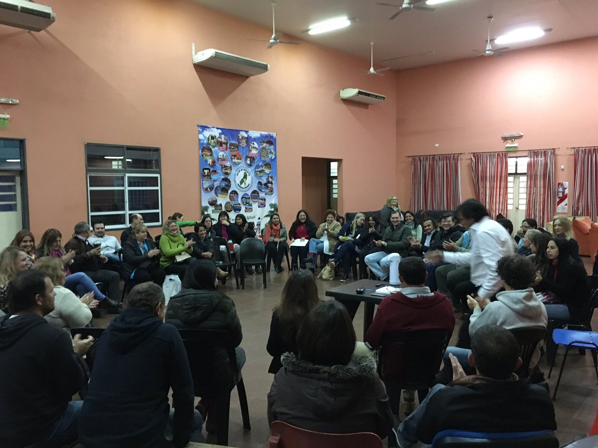 udpm_info's tweet photo. #AhoraReunión de delegados departamentales sede udpm Oberá, por una nimidad los delegados, eligió como presidente de la delegación al profesor miembro de comisión directiva. #EnsoGomez 💪
@mariluleverberg https://t.co/tkzreJa2Js