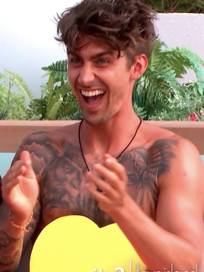 eds_afterglow's tweet photo. @LoveIsland Can we have a moment of silence for the ray of sunshine that is Chris please??

#loveisland #chris https://t.co/1Iraht1rIP
