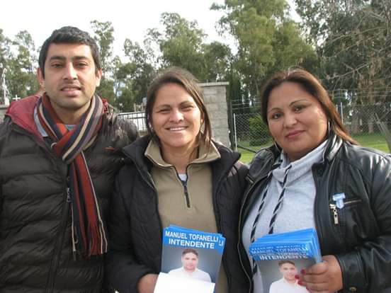 AdrianSolariok's tweet photo. Los precandidatos a Cjales de la #Lista877 BASE Ciudadana Yanina Basse y Daniel Aguirre estuvieron realizando una caminata por el barrio san roque,participo tambien Romina Escobar (seamos libres)
#Somos
#ManuelTofanelliIntendente
#ConstruirLaEsperanza
#AhoraEsCuando https://t.co/J5EbV6PBf0