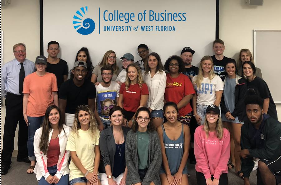 profhartnett's tweet photo. Q2: What do you like most about @uwf and @uwfcob? For me, it’s my awesome #uwf #uwfcob #marketing students! 💙💚#profhartnett #socialmedia https://t.co/S3naIKOiWB
