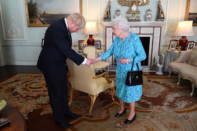 To be  or not Boris Johnson God Shave the queen  EARYURTXoAIhLdu?format=jpg&name=small