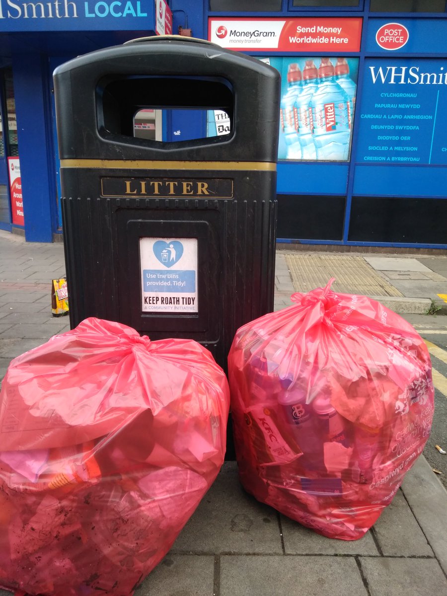 A ten bag count tonight from streets including Plasnewydd Road, Cotterell Road, Cyfarthfa Street, Mackintosh Place, Crwys Place, Angus, Diana and Donald Street. Phew - we deserved that pint. Our next pick starts at the Post Office at 1030 on Saturday.