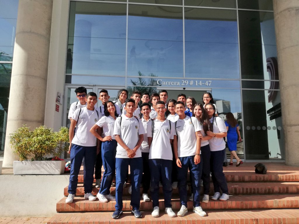 CCCASANARE's tweet photo. #AHORA recibimos la visita empresarial de los estudiantes de 11f de la institución educativa Braulio González, quienes realizan un recorrido por la @CCCASANARE ampliando los conocimientos sobre los 9 registros delegados, los beneficios de #SerFormal, @SINERGIACCC @Heroes_Fest https://t.co/BPHxuuoYuZ