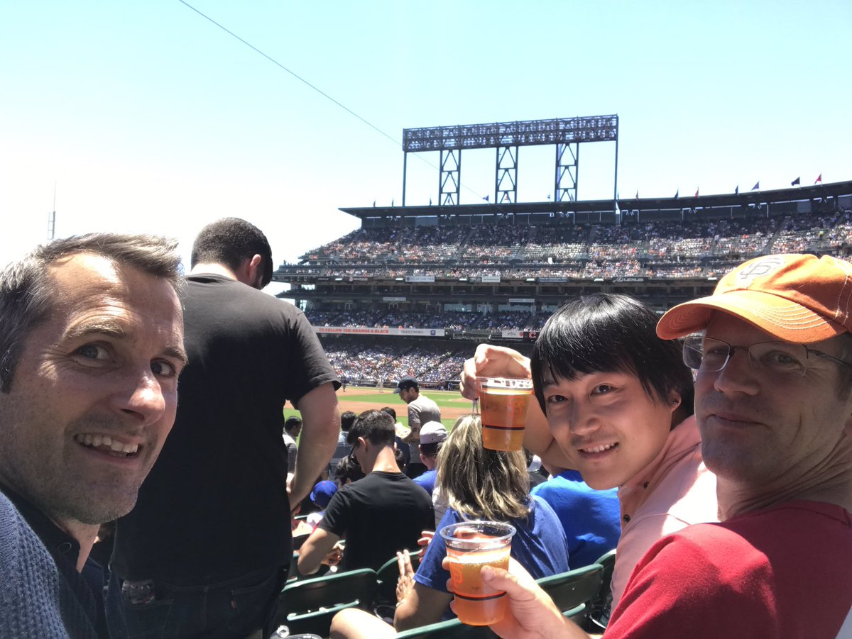 dkh93's tweet photo. @SFGiants loving the game, one of us all the way from over the pond so get us on the big screen please https://t.co/U9guW7z4w9