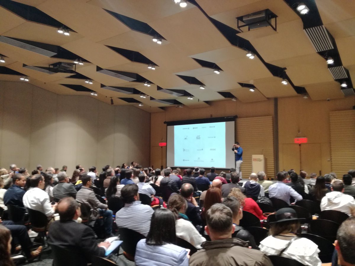 #EnVivo | "El blockchain será la arquitectura del futuro digital, lo usarán muchas apps, gobiernos y entidades, este se convertirá en un estándar de seguridad y transparencia". Javier Trujillo gerente de <a href="/blockchainacaco/">Blockchain Academy Colombia</a> 

#BogotáEmprendeCCB