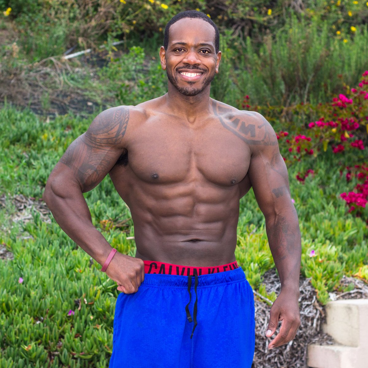 JustworkPreston's tweet photo. abs on fleek..... Keep grinding, cant stop wont stop ... HandsomeasF*ck #teaMECLASS #HANDSOMEFURY #JUSTWORKTRAININGAPP https://t.co/medRTysMWy