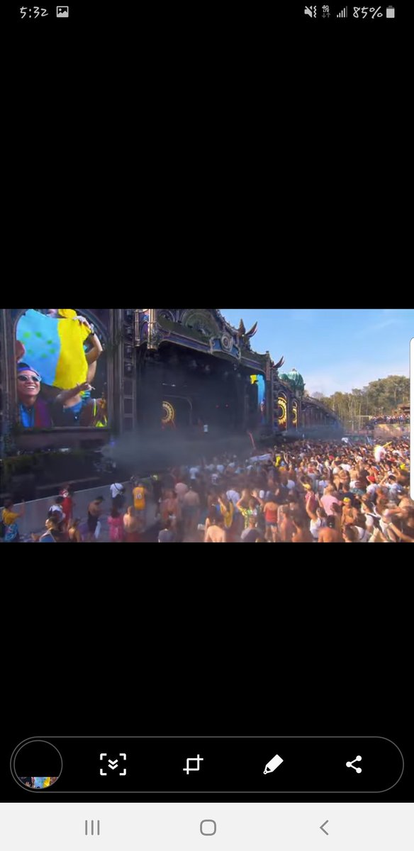 My proudest moment was being able to make it on the big screen and on live television at Tomorrowland. And currently seeing my mom watch  the set, saying how good it is. 😭❤ #peopleoftomorrow #tomorrowland