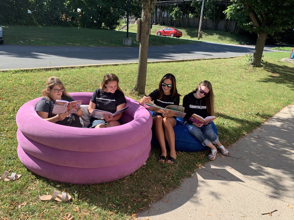 Mrs_Wood_22's tweet photo. So much fun at @YatesSCSD and @Hamilton_Elem today with many friends returning and checking out new books from the bookmobile! @CarrieWhite55 @Nascarteacher24 @jen70mar @Mrs_Marotta_lib @scsdkey2lit @KristiZ23 https://t.co/p89cGGbwdj