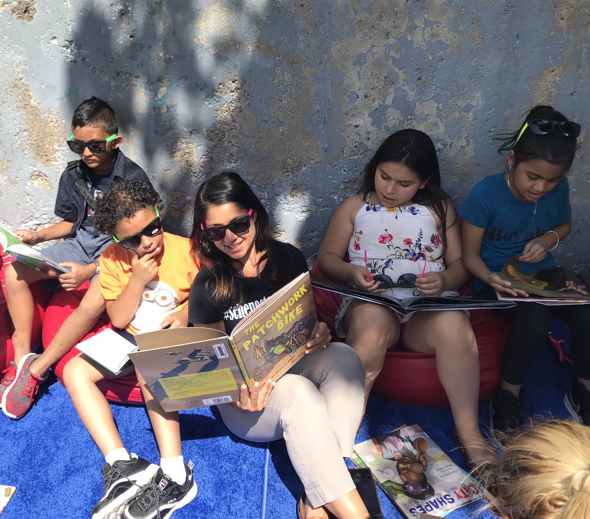 Mrs_Wood_22's tweet photo. So much fun at @YatesSCSD and @Hamilton_Elem today with many friends returning and checking out new books from the bookmobile! @CarrieWhite55 @Nascarteacher24 @jen70mar @Mrs_Marotta_lib @scsdkey2lit @KristiZ23 https://t.co/p89cGGbwdj