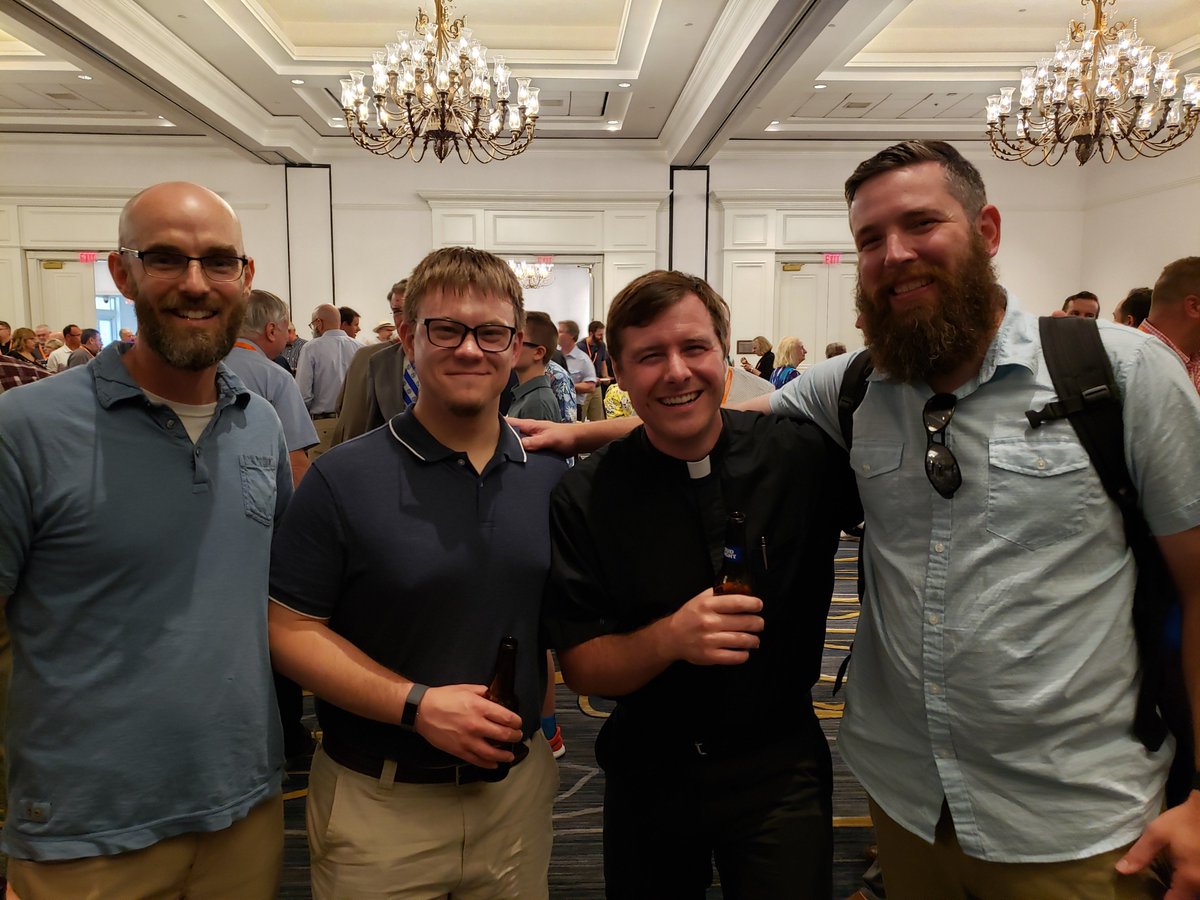 ConcordiaSem's tweet photo. We enjoyed mingling with alumni last night at the reception @LCMSConvention with our colleagues from @CTSFWedu ! #theLCMS #JoyfullyLutheran https://t.co/g0cRBsDskq