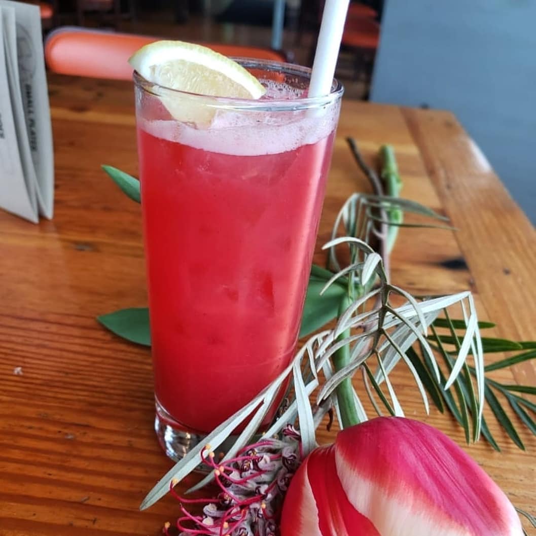 SwiftandUnion's tweet photo. 🍹Happy Hour Cocktail Special🍹
Hibiscus cooler | Vodka or gin, lemon, hibiscus simple, and splash of ginger beer. $5 from 4pm - 6pm. Cheers! #portland #happyhour https://t.co/6rOyHJePPu