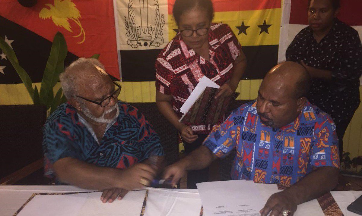 News_jubi's tweet photo. Papua Papua dan Madang tandatangani MoU Sister Province https://t.co/CCkfdcI4Jp https://t.co/1L4OSsmYb9